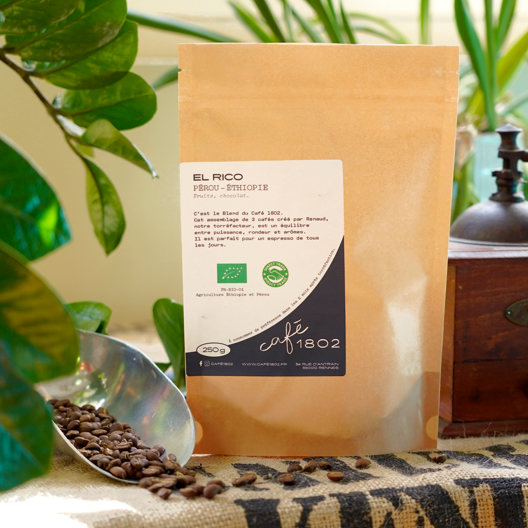 Photo d'un sachet de café de spécialité café 1802. Torréfaction en Bretagne de haute qualité.